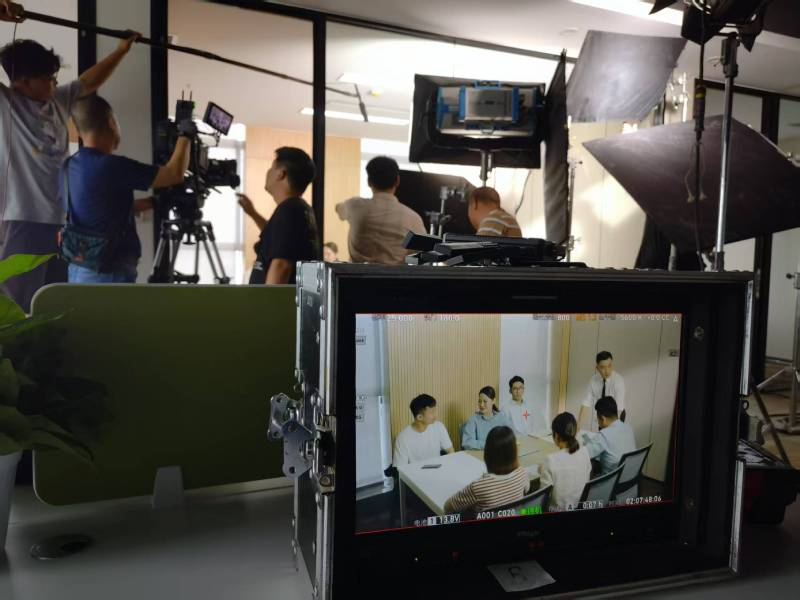邹平县TVC拍摄公司：科技产品视觉化大师，诠释未来感与功能美学